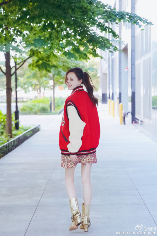 唐嫣和霍建华偷看演唱会，霍霍吐舌卖萌，林心如和罗晋要生气了