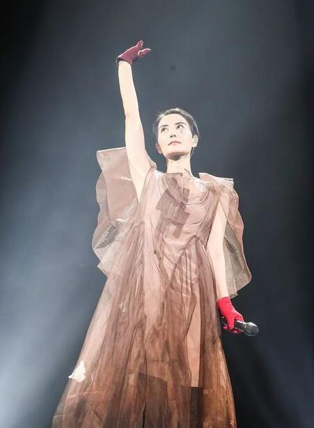 龚琳娜评王菲走调：音色丢了 气息没了 音准走了