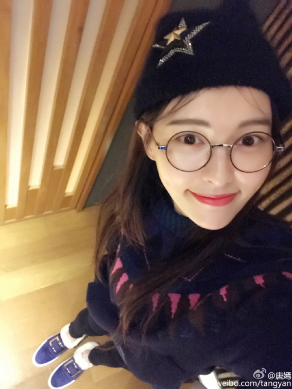 唐嫣和霍建华偷看演唱会，霍霍吐舌卖萌，林心如和罗晋要生气了