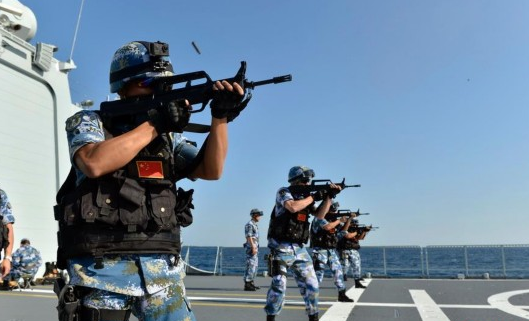 中国海军护航编队成功驱离两批疑似海盗目标