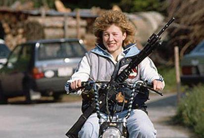 有个国家，两次世界大战保持中立，一直没有军队，但美国不敢惹它