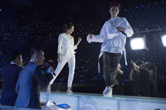 各大跨年晚会的尴尬，漏嘴假唱都是轻的