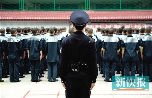 狱警“最强大脑”：看后脑勺识别400多服刑人员