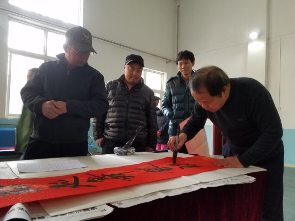 西安兴科社区年味浓 书法名家送祝福