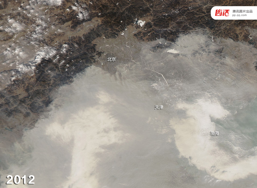 2012年1月10日。雾霾覆盖了华北平原,使得交通困难。根据新闻报道,北京机场在上午时间取消了43次航班,延误了80次,可见度降至200米。整个平原地区省份均报告低能见度。