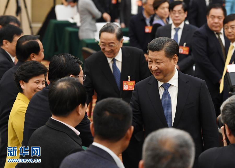 3月4日下午,中共中央总书记、国家主席、中央军委主席习近平看望参加全国政协十二届五次会议的民进、农工党、九三学社委员,并参加联组会,听取意见和建议。中共中央政治局常委、全国政协主席俞正声参加看望和讨论。新华社记者 饶爱民 摄