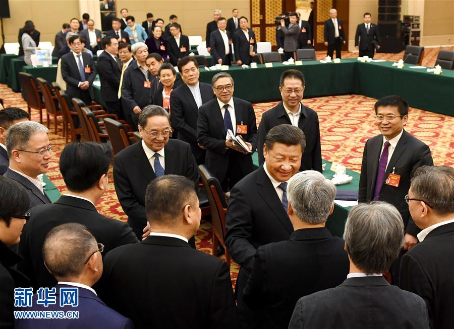 3月4日下午,中共中央总书记、国家主席、中央军委主席习近平看望参加全国政协十二届五次会议的民进、农工党、九三学社委员,并参加联组会,听取意见和建议。中共中央政治局常委、全国政协主席俞正声参加看望和讨论。新华社记者 饶爱民 摄