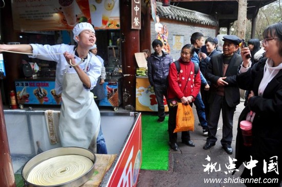 黄龙溪景区网红拉面小哥的悲喜嗟叹