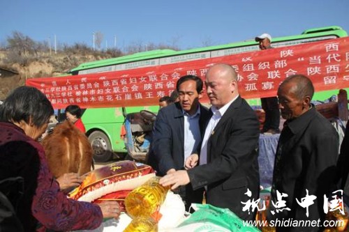 <a href=https://www.shidiannet.com/zt/shaanxi/ target=_blank class=infotextkey>陕西</a>少华集团董事长高海军为神木卧病老人献爱心