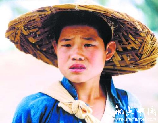 小兵张嘎扮演者谢孟伟家乡办婚礼 娇妻真漂亮!