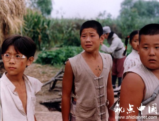 小兵张嘎扮演者谢孟伟家乡办婚礼 娇妻真漂亮!