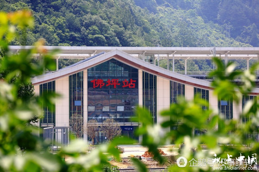 即将开通西成高铁上的悬空车站 先睹为快