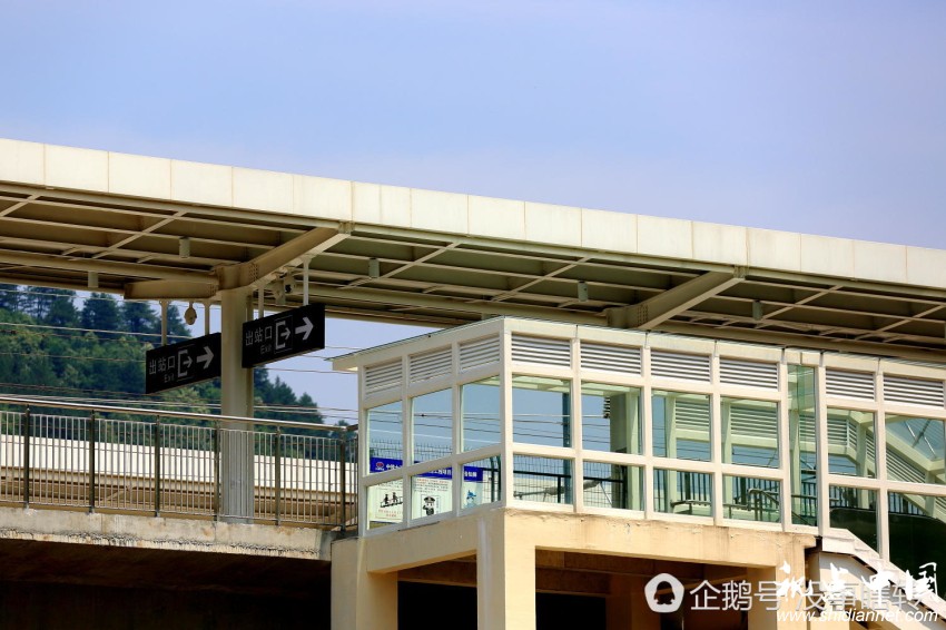车站主体基本成型,许多辅助设施还在紧张安装、施工中,拍摄过后第二天,就是陕西段的联调。