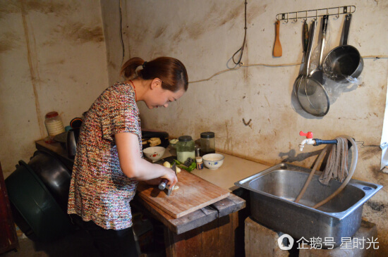 商洛美女边上班边种地 梦想做个农场主