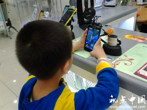 女子狂刷一亿礼物要求主播不谈恋爱 “王者”真“荣耀”