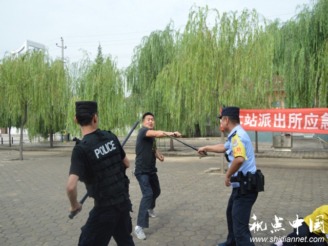  “暴恐分子”砍伤旅客 神木铁警成功制服