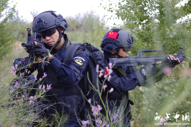 九张图为你展现靖边特警野外拉练风采（组图）