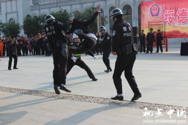 <a href=https://www.shidiannet.com/zt/shaanxi/ target=_blank class=infotextkey>陕西</a>绥德公安反恐处突应急演练上演警匪大片