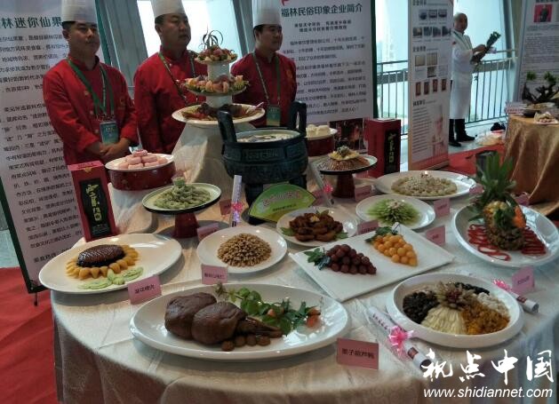 世界猕猴桃大会暨第六届中国.陕西(眉县)猕猴桃产业发展大会于今日(10月13日),在眉县国家级猕猴桃产业园隆重开幕。会上还成功举办了”2017世界水果创新宴大赛”,吸引了参会者的眼球,受到人们赞扬。