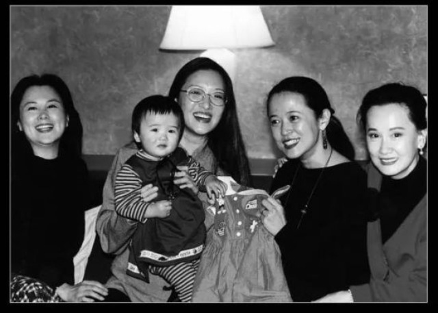 她是林青霞闺蜜 42岁未婚生女被前夫骂