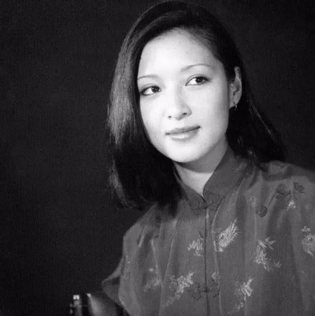 她是林青霞闺蜜 42岁未婚生女被前夫骂