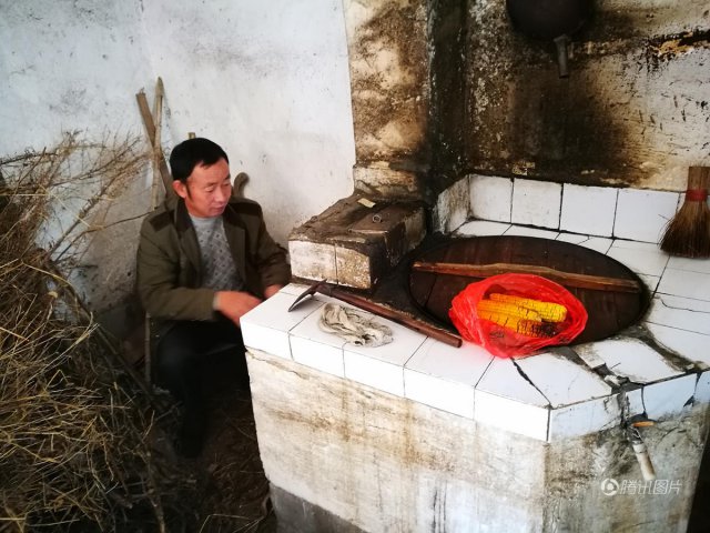 10分钟！<a href=https://www.shidiannet.com/GB/zhejiang/ target=_blank class=infotextkey>浙江</a>一医院护工大叔救活心脏骤停男子