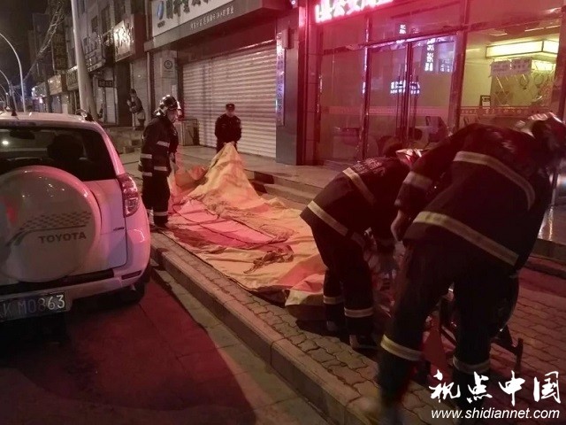 夫妻吵架妻子关机欲跳楼 民警连夜全城搜寻