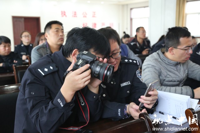 <a href=https://www.shidiannet.com/zt/shaanxi/ target=_blank class=infotextkey>陕西</a>绥德县公安局组织开展摄影基础知识讲座