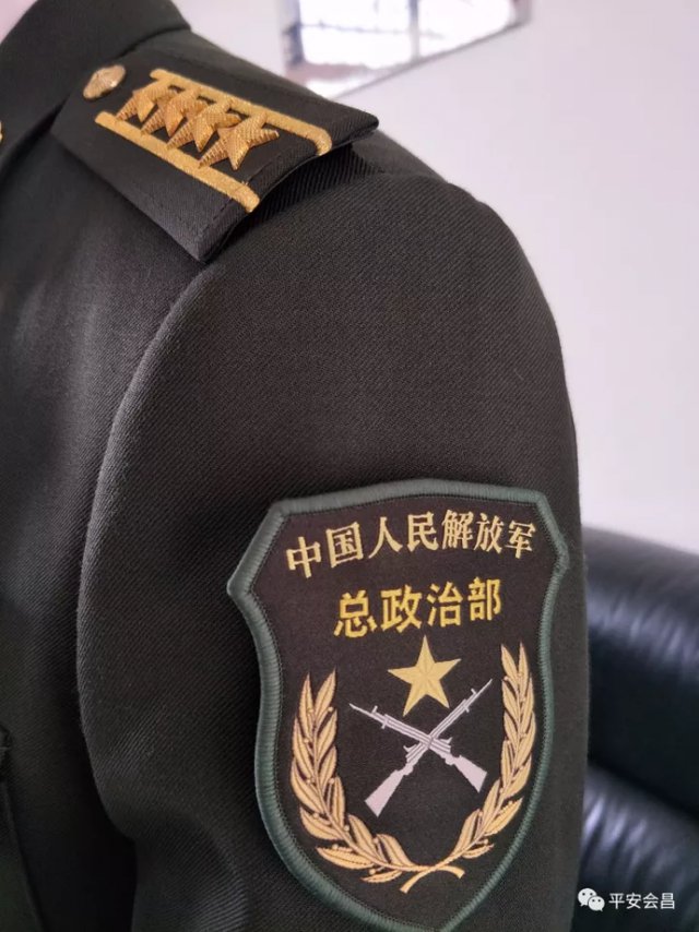 男子假冒师长厦门诈骗 PS多张合影撑门面