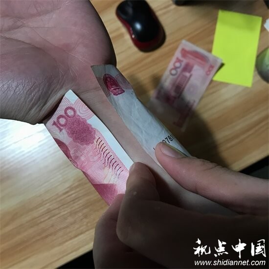 比A4腰 锁骨放硬币过时了！ 新玩法百元大钞绕手腕