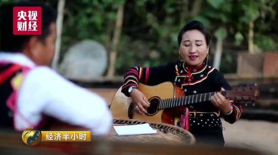 云南普洱市老达保村一村村民人人开&ldquo;演艺公司&rdquo; 光分红就是200多万