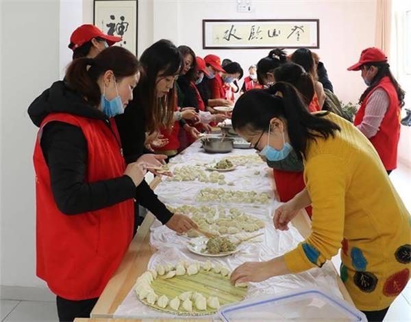 冬至日150人齐包饺子情暖榆阳区
