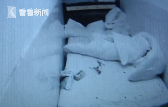 江西南昌2女1男相约一起烧炭自杀 警察赶到时有人意识模糊