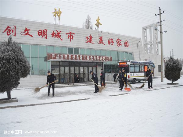 <a href=https://www.shidiannet.com/zt/shaanxi/ target=_blank class=infotextkey>陕西</a>神木铁警以雪为令 多项举措为旅客出行保安全