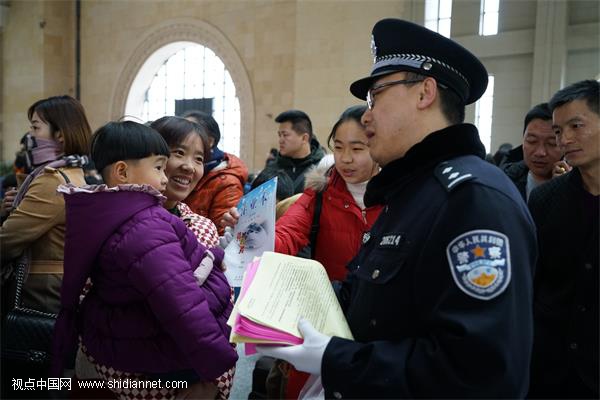 延安铁警举行2018年春运安保启动仪式