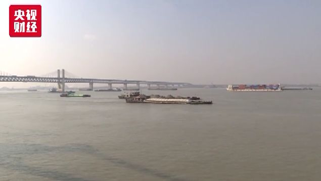 安徽2500吨工业垃圾倾倒长江滩 谁让母亲河如此受伤?