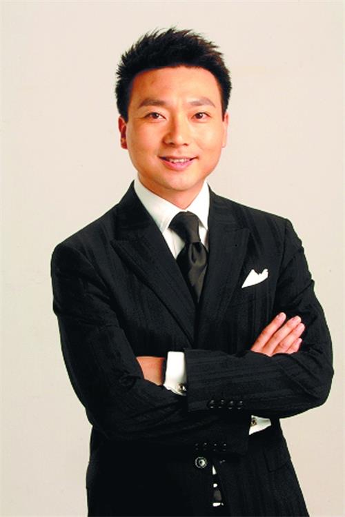 2018狗年央视春晚主持人：康辉
