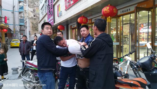 俩疑犯<a href=https://www.shidiannet.com/zt/shaanxi/ target=_blank class=infotextkey>陕西</a>绥德疯狂盗窃20余起被擒