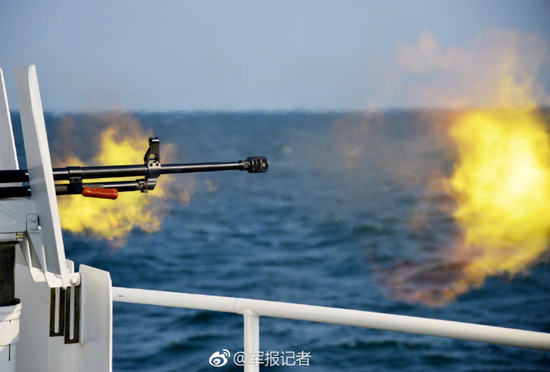 中国海警船在南海实弹射击训练 舰炮威武开火(图)