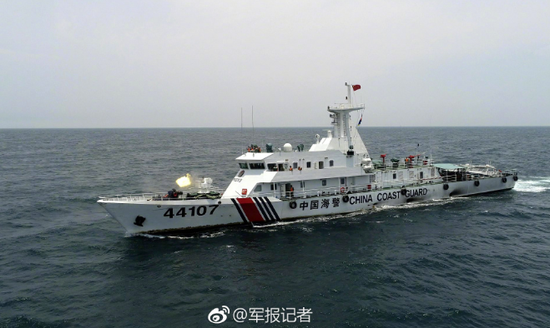 中国海警船在南海实弹射击训练 舰炮威武开火(图)