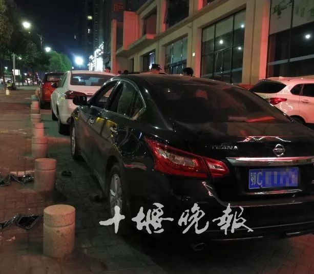 十堰男子狂砸5辆车连自己的也不放过 竟然只是为了泄愤
