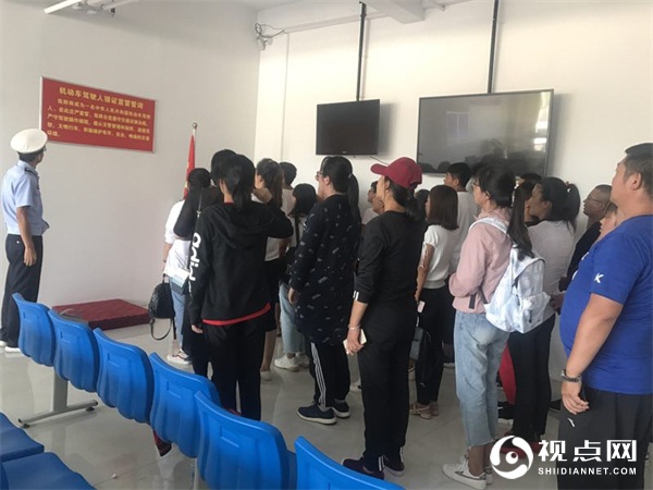 <a href=https://www.shidiannet.com/zt/jingbian/ target=_blank class=infotextkey>靖边</a>交警大队举行驾驶人领证前宣誓活动