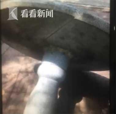 江西一小区大理石桌突然倒地 压断3岁女孩3根手指