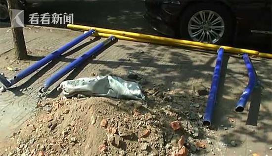 江西一小区大理石桌突然倒地 压断3岁女孩3根手指