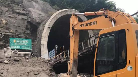 包西铁路冒天山隧道贯通八年现多处" 险情"背后谜团待解...