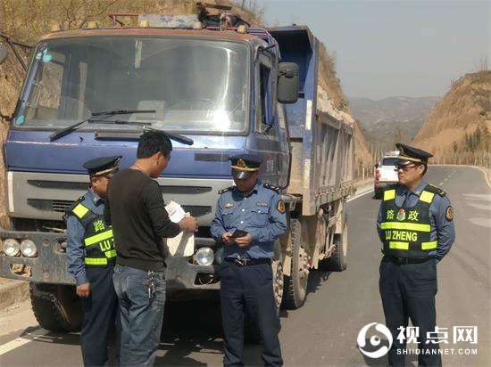 清涧九里山治超站强化国庆假期沿黄公路治超巡查执法常态化