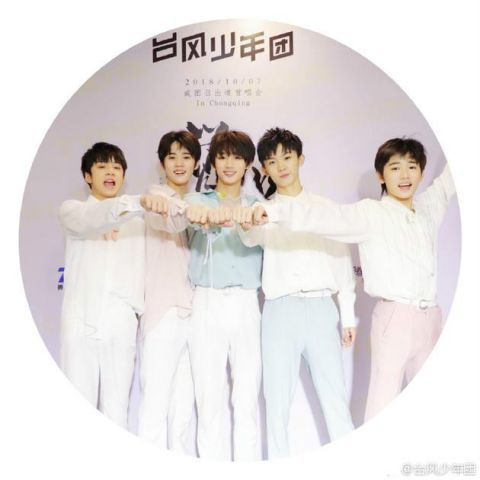 台风少年团出道！TFBOYS三小只分别转发祝福师弟