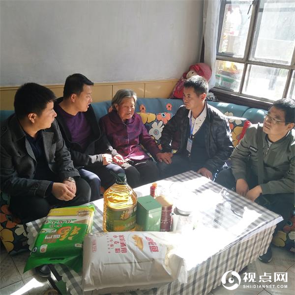 榆阳区兴中路社区开展&ldquo;九九重阳节 情暖老人心&rdquo;慰问活动