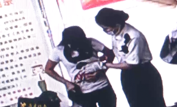 深圳一女子绑藏3.6万欧元闯关出境被查