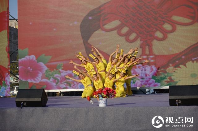 神木大保当镇隆重举行第三届道德模范表彰大会